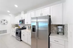 33916 Sky Blossom Cir, Leesburg, FL 34788 - Photo 10