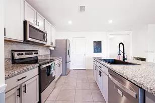 8574 Triumph Cir, Wildwood, FL 34785 - Photo 4