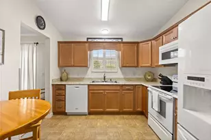 2527 Botello Ave, The Villages, FL 32162 - Photo 10