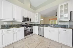 5596 Freeport Dr, Tavares, FL 32778 - Photo 6