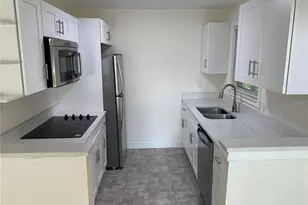 17202 Sandalwood Dr, Wildwood, FL 34785 - Photo 2