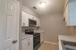 904 Hickory Ave, Fruitland Park, FL 34731 - Photo 8