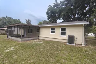 904 Hickory Ave, Fruitland Park, FL 34731 - Photo 2
