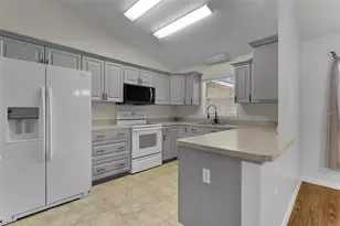 36127 Pinetree St, Fruitland Park, FL 34731 - Photo 14