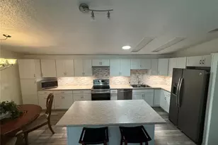 802 Oak Blvd, Wildwood, FL 34785 - Photo 2