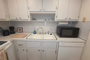 8454 111th St, Seminole, FL 33772 - Photo 6