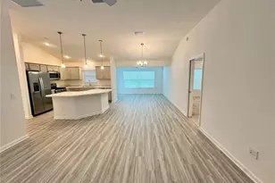 528 Cherry Creek Wy, The Villages, FL 34762 - Photo 2