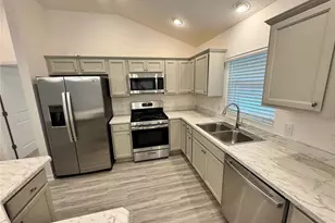528 Cherry Creek Wy, The Villages, FL 34762 - Photo 4