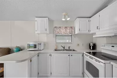 639 NE Cottage Park Lane, Leesburg, FL 34748 - Photo 10