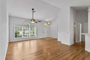 5123 Grove Mnr, Lady Lake, FL 32159 - Photo 10