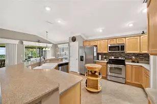 2425 Boiling Springs Ct, The Villages, FL 32162 - Photo 4