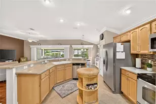 2425 Boiling Springs Ct, The Villages, FL 32162 - Photo 38