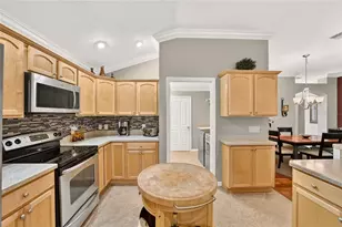 2425 Boiling Springs Ct, The Villages, FL 32162 - Photo 36