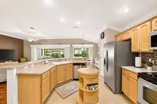 2425 Boiling Springs Ct, The Villages, FL 32162 - Photo 14
