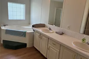 457 NW 5th Rd, Lake Panasoffkee, FL 33538 - Photo 8