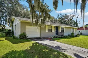 36146 Hickory St, Fruitland Park, FL 34731 - Photo 2