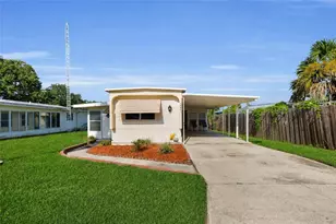 24631 Palmetto Dr, Leesburg, FL 34748 - Photo 2