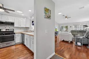 17107 SE 93rd Exeter Ct, The Villages, FL 32162 - Photo 4