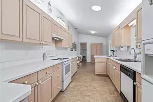 9475 SE 136th Pl, Summerfield, FL 34491 - Photo 16