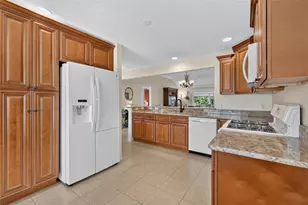 1869 Scarboro Ct, The Villages, FL 32162 - Photo 10