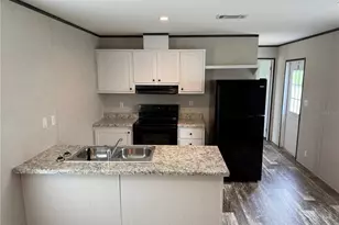 1129 NW 12th Ln, Lake Panasoffkee, FL 33538 - Photo 12