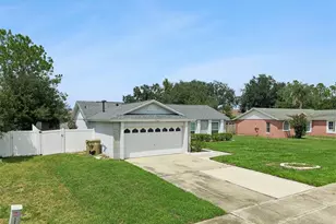 15512 Hidden Lake Cir, Clermont, FL 34711 - Photo 2