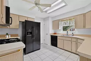 822 Dundee Cir, Leesburg, FL 34788 - Photo 10
