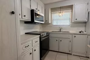 758 Royal Palm Cir, Largo, FL 33778 - Photo 12