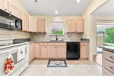 16838 SE 93rd Cuthbert Circle, The Villages, FL 32162 - Photo 10