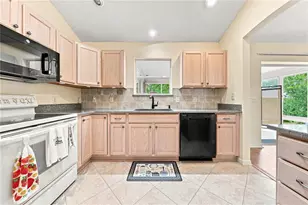 16838 SE 93rd Cuthbert Cir, The Villages, FL 32162 - Photo 10
