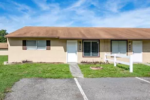 424 E Rosewood Ln, Tavares, FL 32778 - Photo 2