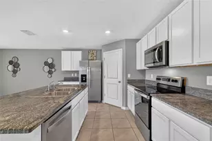 8510 Triumph Cir, Wildwood, FL 34785 - Photo 20