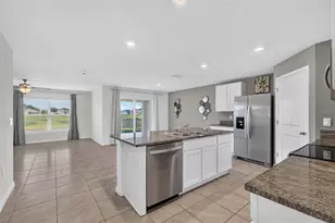 8510 Triumph Cir, Wildwood, FL 34785 - Photo 18