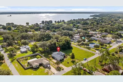 202 N Dixie Drive, Howey in the Hills, FL 34737 - Photo 4