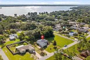 202 N Dixie Dr, Howey in the Hills, FL 34737 - Photo 4