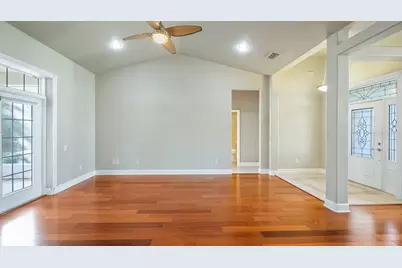202 N Dixie Drive, Howey in the Hills, FL 34737 - Photo 2