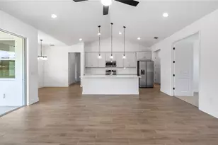 10720 Philips Landing Ct, Webster, FL 33597 - Photo 8