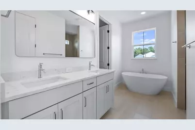10720 Philips Landing Court, Webster, FL 33597 - Photo 14