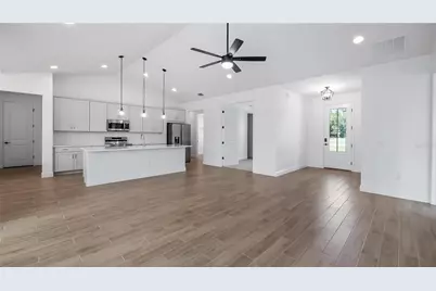 10720 Philips Landing Court, Webster, FL 33597 - Photo 8