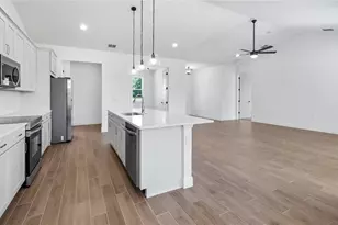 10720 Philips Landing Ct, Webster, FL 33597 - Photo 12