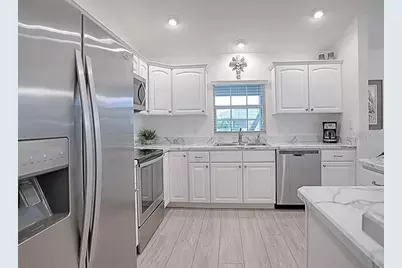 3915 Wine Palm Way, The Villages, FL 32163 - Photo 4