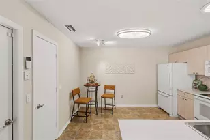 481 Hildalgo Dr, The Villages, FL 32159 - Photo 8