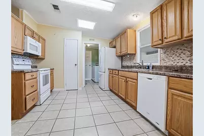 25524 Belle Helene, Leesburg, FL 34748 - Photo 4