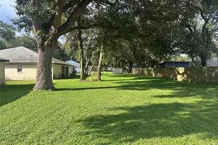 809 Dennis Ave, Fruitland Park, FL 34731 - Photo 14