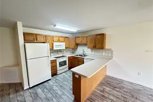 809 Dennis Ave, Fruitland Park, FL 34731 - Photo 2