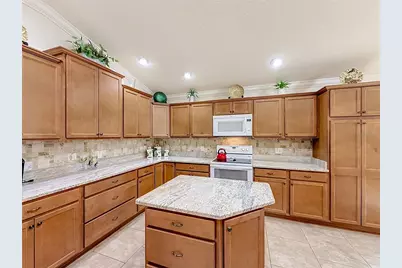 1068 Becker Avenue, The Villages, FL 32163 - Photo 12