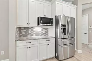 10594 NE 104th Cir, Oxford, FL 34484 - Photo 18