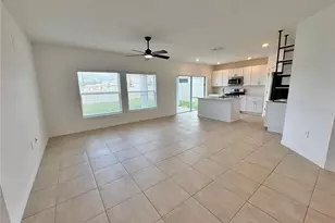 33981 Sky Blossom Cir, Leesburg, FL 34788 - Photo 4