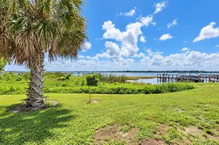 419 Sinclair Cir, Tavares, FL 32778 - Photo 2