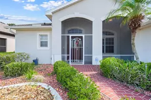 5111 Ironsides Ct, Tavares, FL 32778 - Photo 4